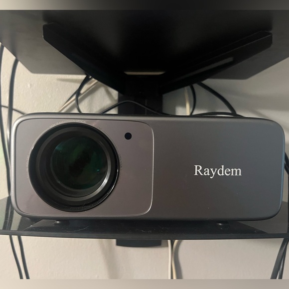 LED Projector - Picture 2 of 3